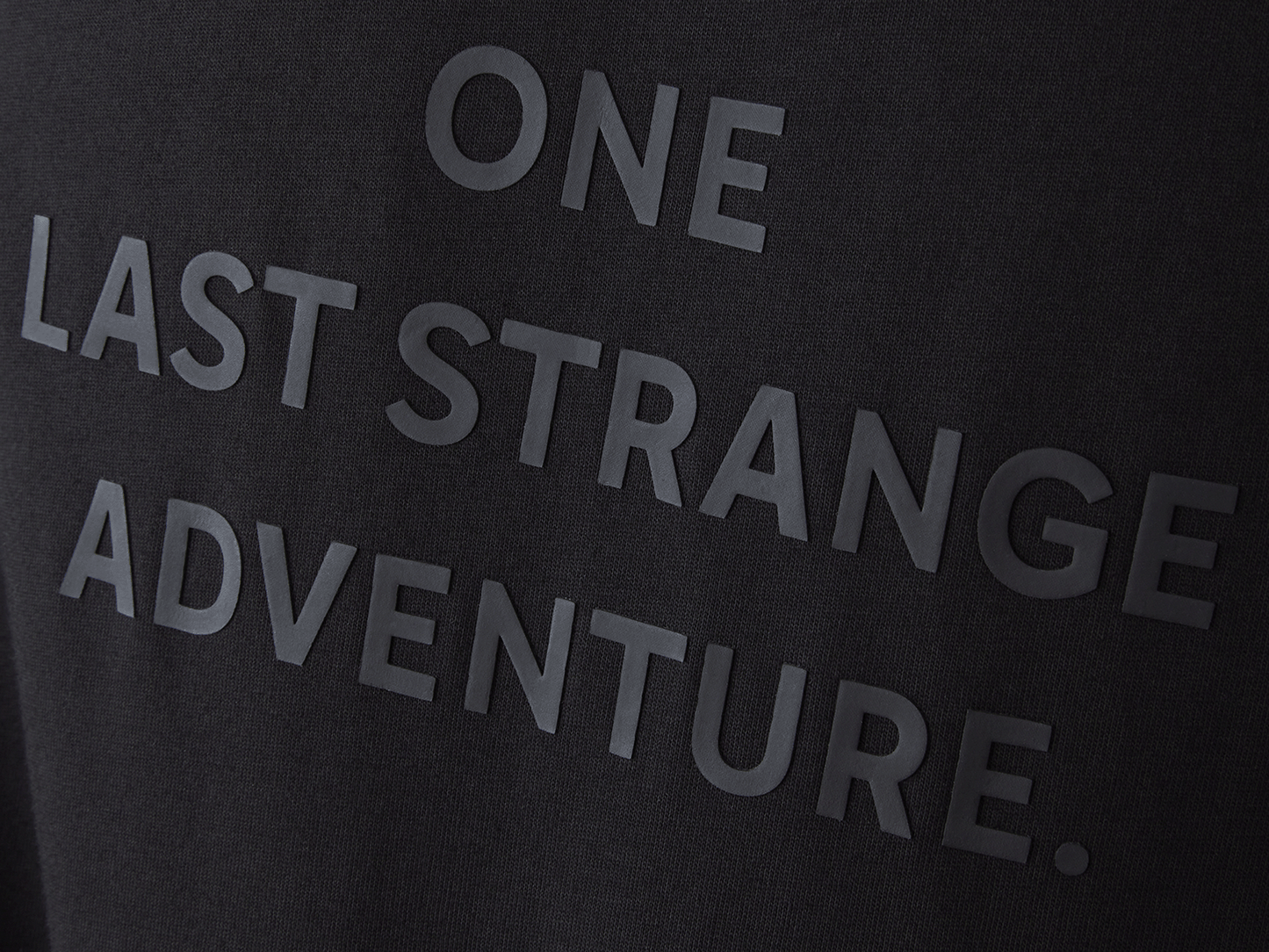 1712304-008 | STRANGER THINGS HOPPER TUNNELS TEE | SCHWARZ